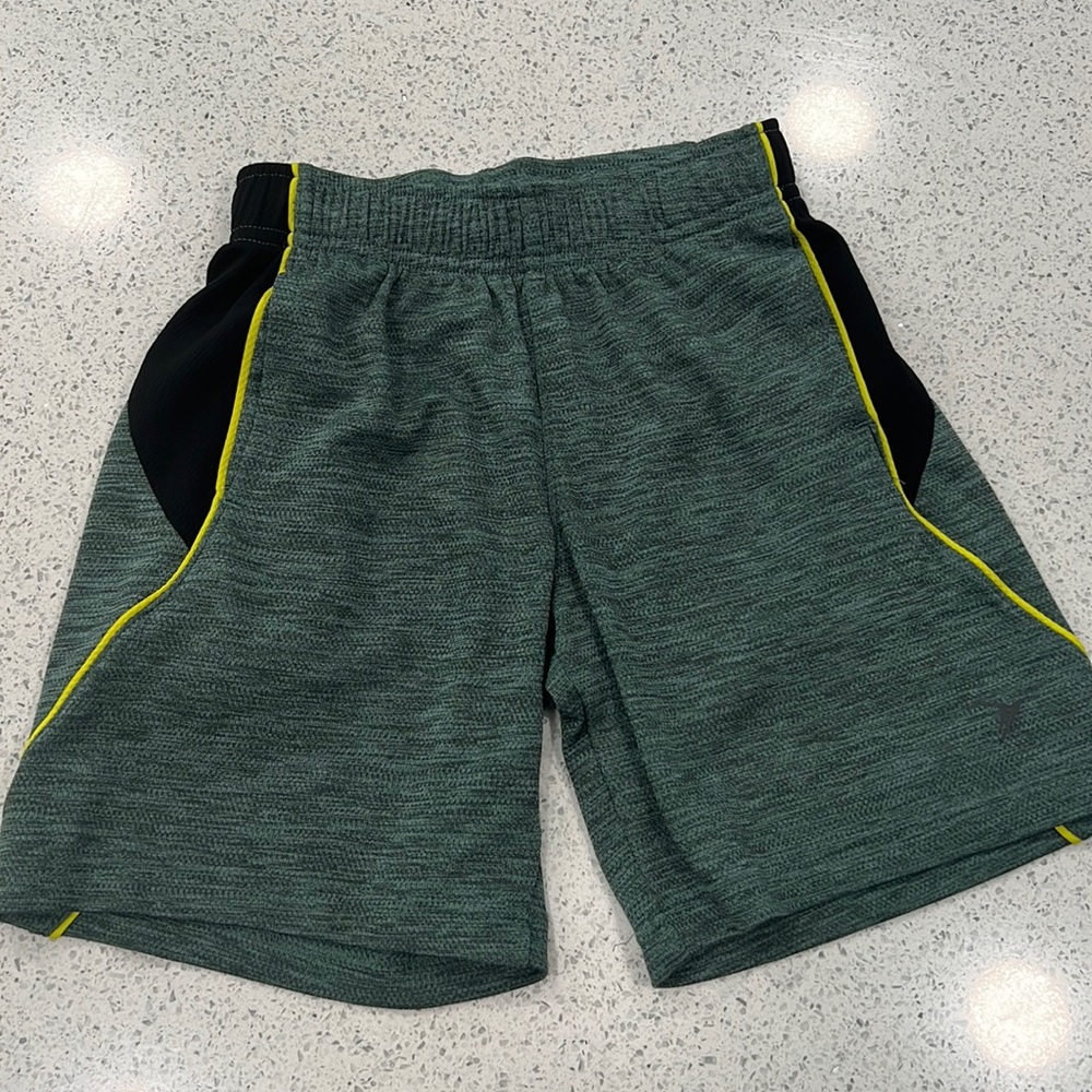 Boys Old Navy Active shorts